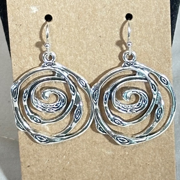 2/$20 Silver tone round swirl hook earrings Metal is textured like wood NWOT - Picture 3 of 11